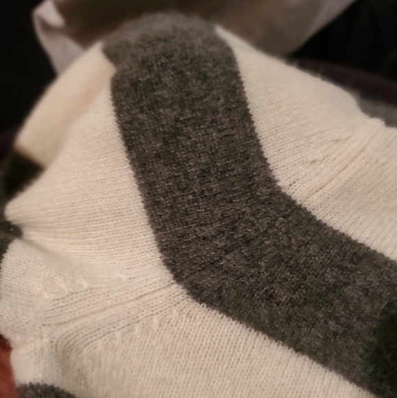 Aqua Cashmere sweater - Picture 3 of 7